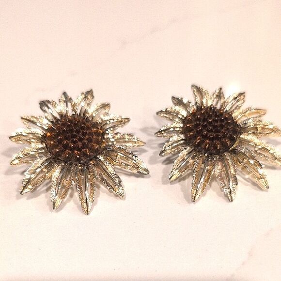 Vintage Sarah Coventry Large Star-Burst Clip On Earrings - Picture 1 of 12